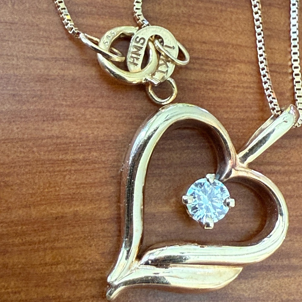 Charming 14k Gold Heart Pendant Necklace with Diamond